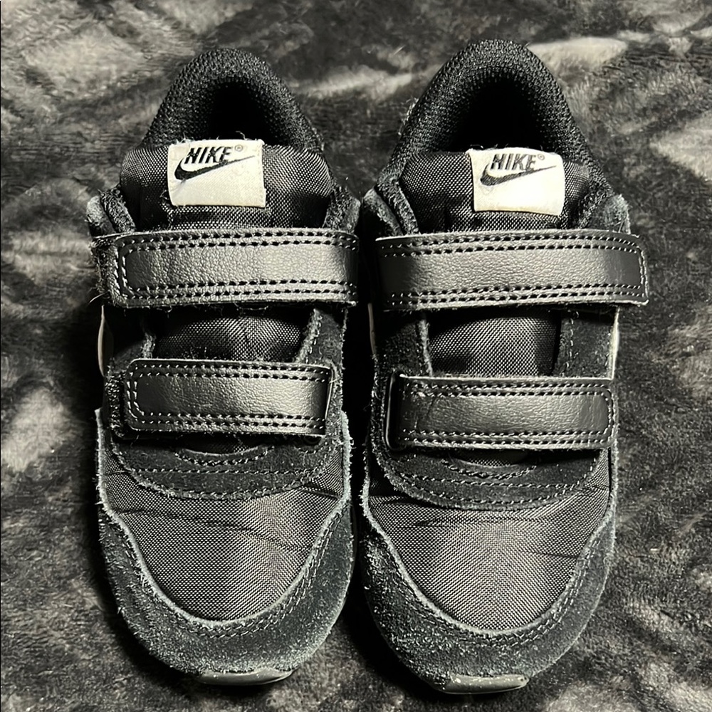 Toddler tennis shoes